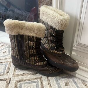 UGG Newberry Brown Leather Plaid Fabric Waterproof Boot size 7.5